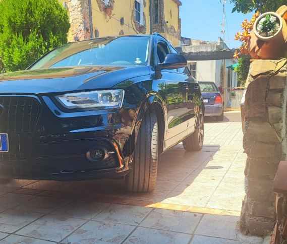 Audi Q3 l Sline di colore nero in ottime condizioni.