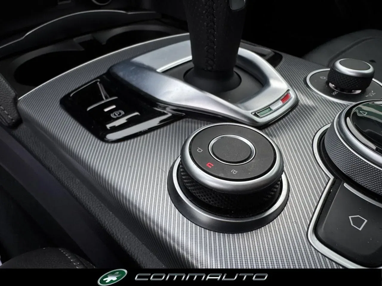 Alfa Romeo Stelvio 2.2 Turbodiesel 210 CV AT8 Q4 Veloce foto 23