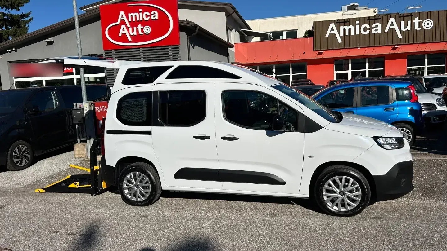 Fiat DOBLO 1.5 BlueHdi 100 PC-TA -HR CLEAR VIEW- 4+1 ALL.DISABILI VERSIONE HR PER OSPITI DISABILI