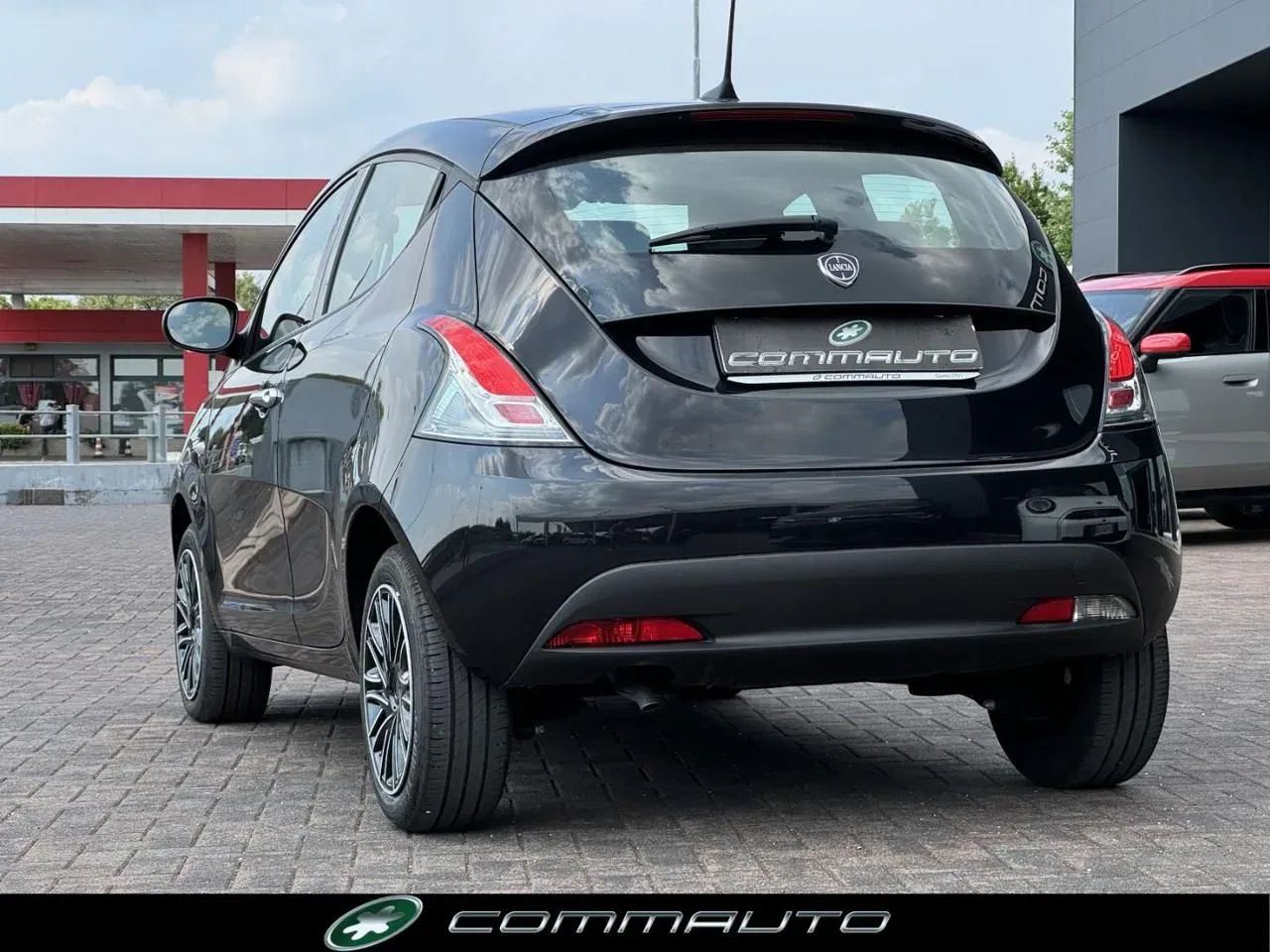 Lancia Ypsilon 1.0 FireFly 5 porte S&S Hybrid Gold foto 3