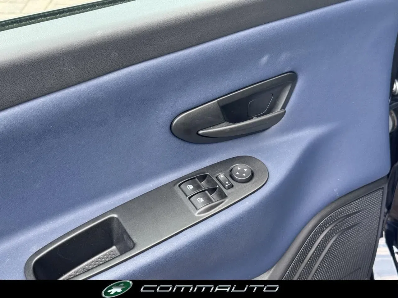Lancia Ypsilon 1.0 FireFly 5 porte S&S Hybrid Gold foto 9