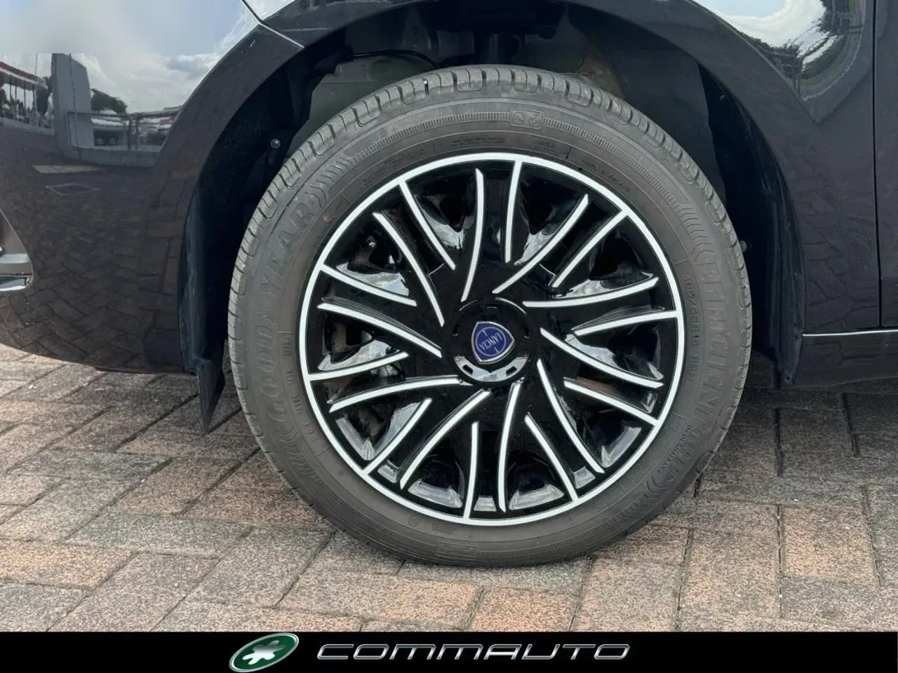 Lancia Ypsilon 1.0 FireFly 5 porte S&S Hybrid Gold foto 8