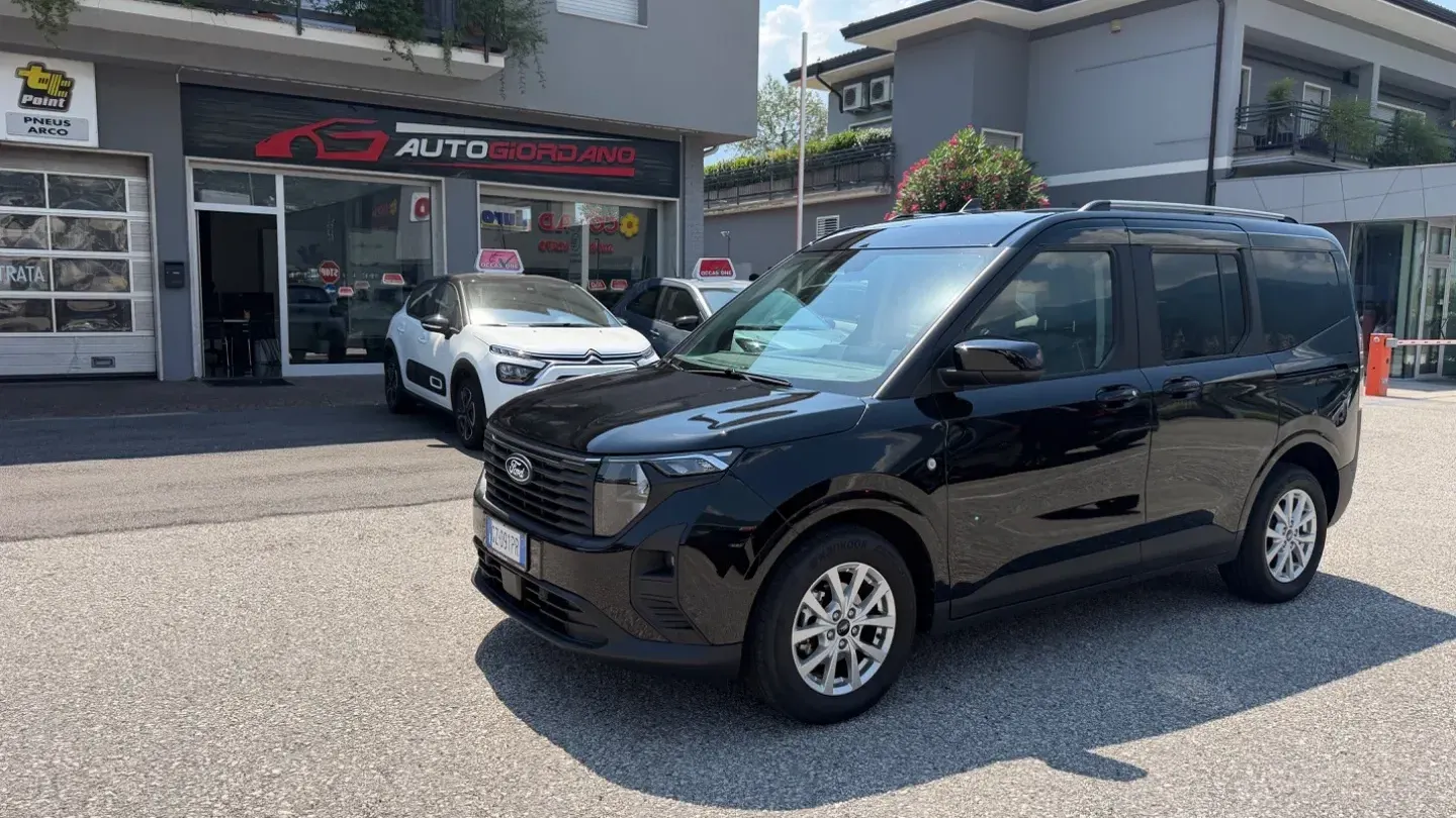 Ford Tourneo Courier 1.0 EcoBoost Titanium