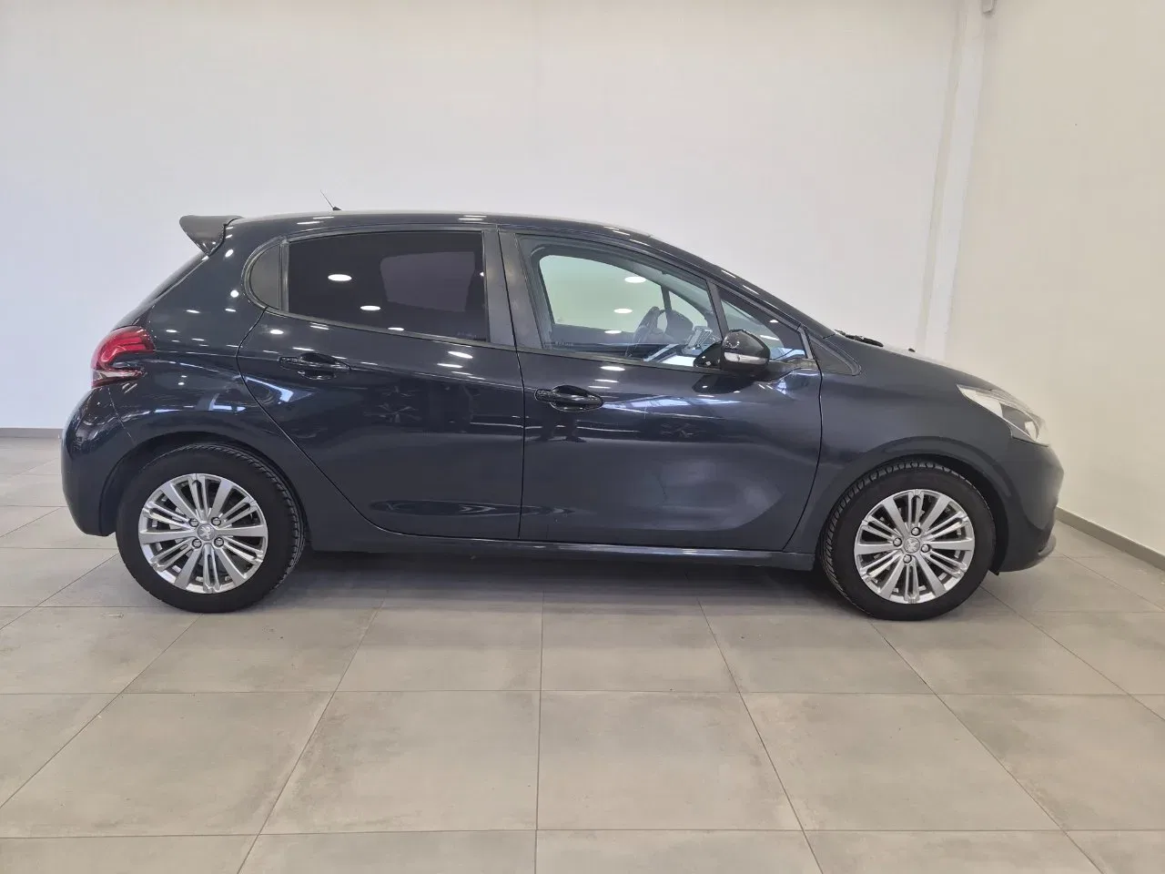 Peugeot 208 5p 1.2 puretech Active gpl 82cv - UNIPROPRIETARIO - NEOPATENTATI - Sens. park. - Cruise/Lim foto 6