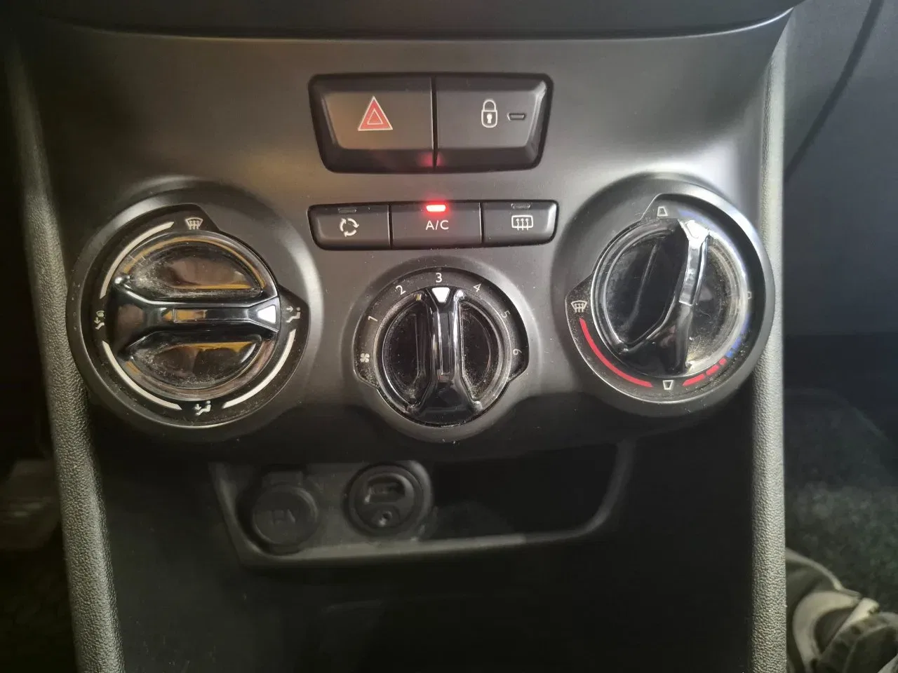 Peugeot 208 5p 1.2 puretech Active gpl 82cv - UNIPROPRIETARIO - NEOPATENTATI - Sens. park. - Cruise/Lim foto 26