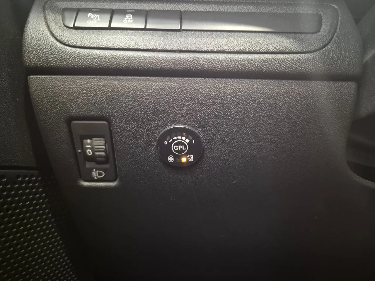 Peugeot 208 5p 1.2 puretech Active gpl 82cv - UNIPROPRIETARIO - NEOPATENTATI - Sens. park. - Cruise/Lim foto 32