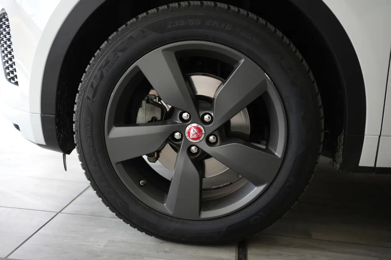 Jaguar E-Pace 2.0D 180 CV AWD R-Dynamic SE foto 5