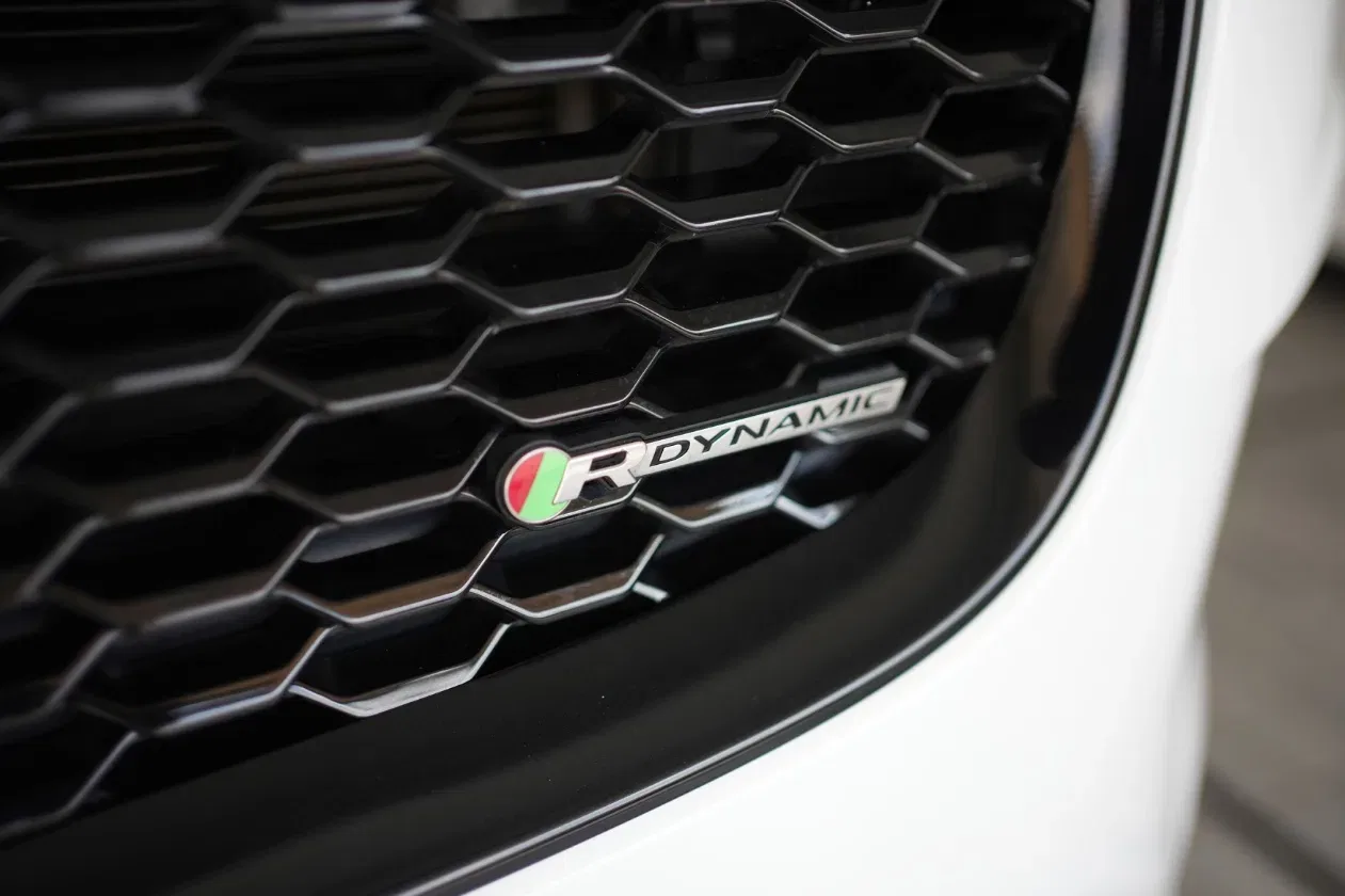 Jaguar E-Pace 2.0D 180 CV AWD R-Dynamic SE foto 4