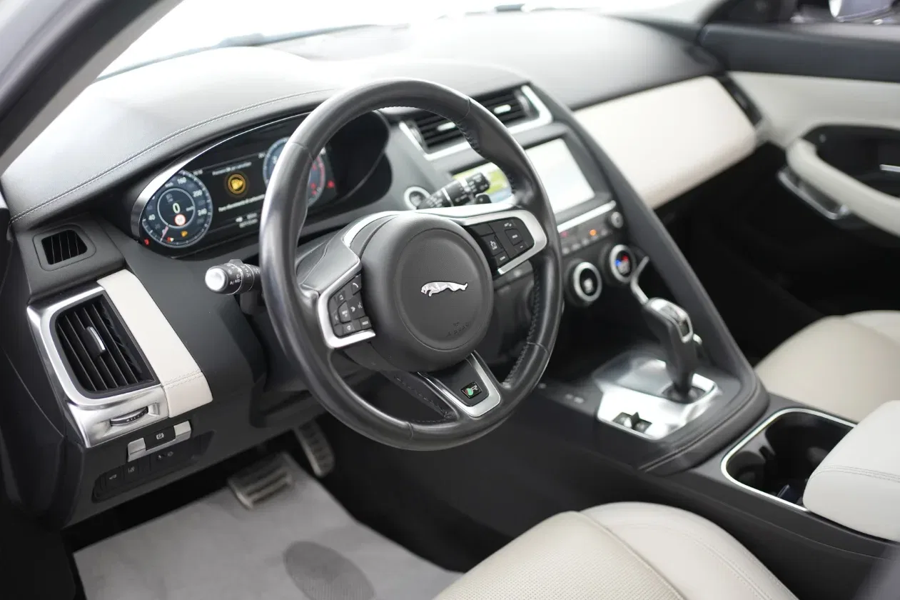 Jaguar E-Pace 2.0D 180 CV AWD R-Dynamic SE foto 6