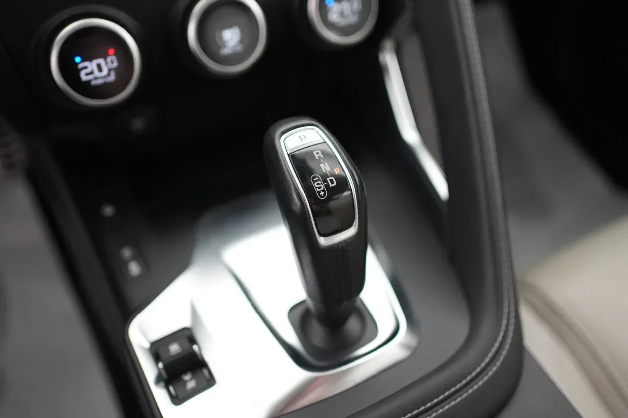 Jaguar E-Pace 2.0D 180 CV AWD R-Dynamic SE foto 7