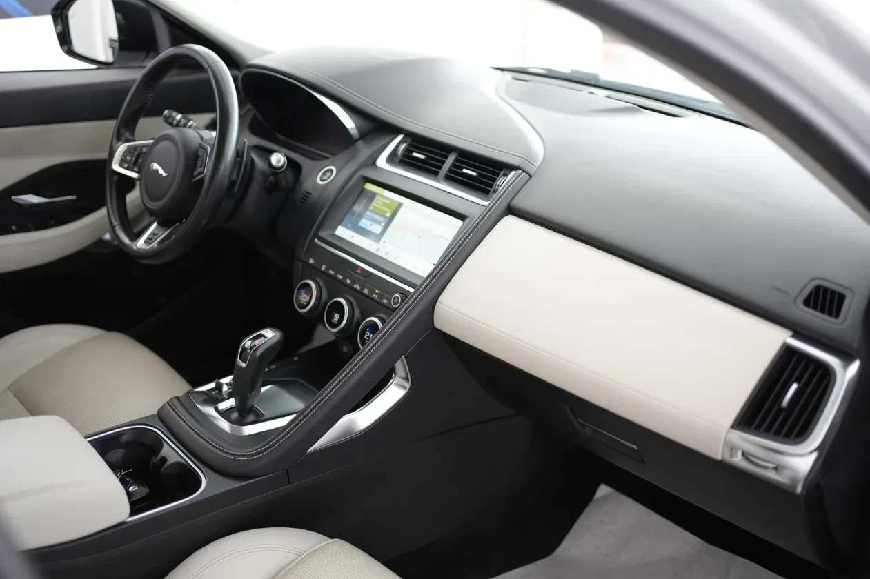 Jaguar E-Pace 2.0D 180 CV AWD R-Dynamic SE foto 15