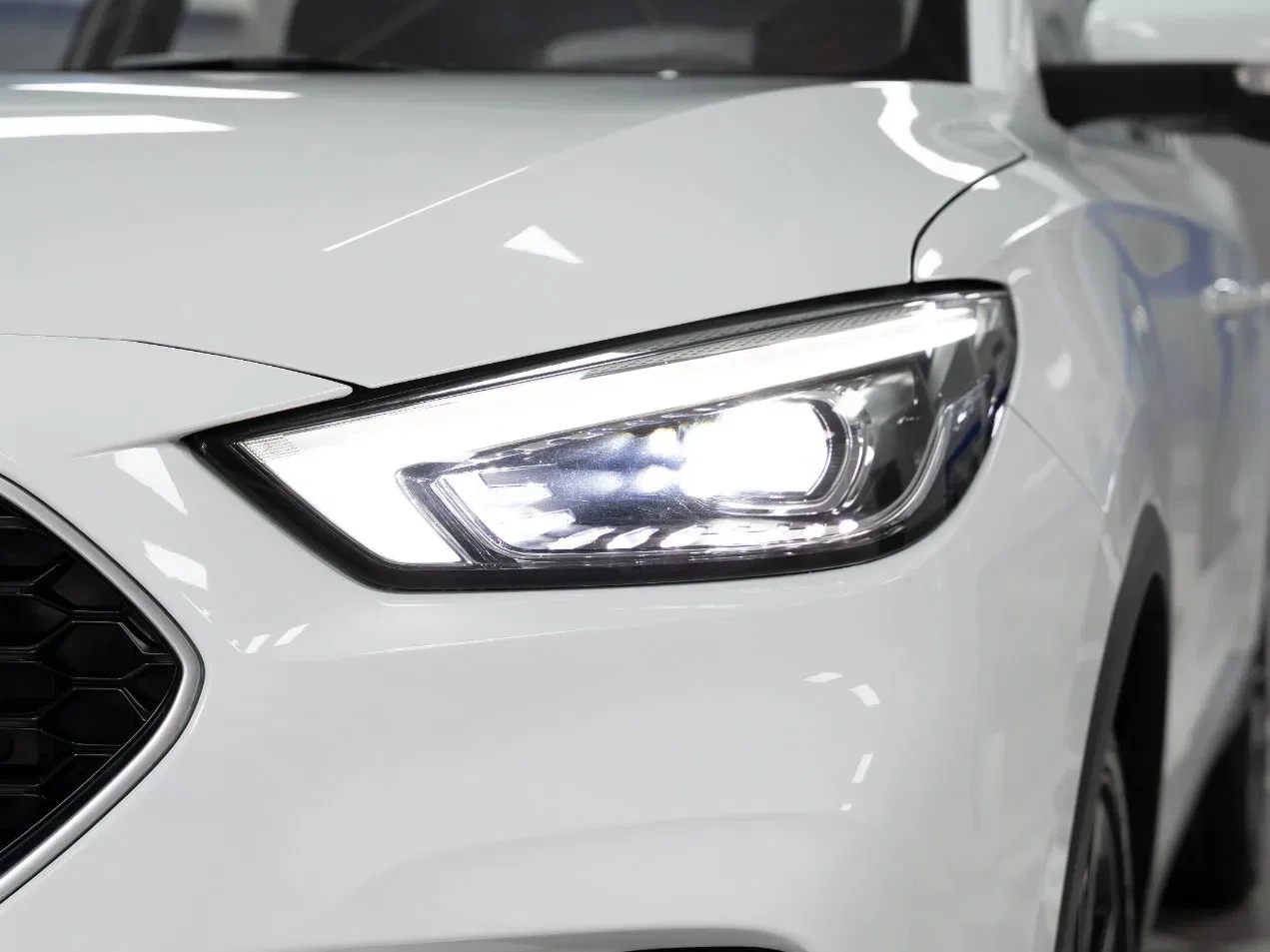 Mg ZS 1.5L 5MT Luxury foto 10