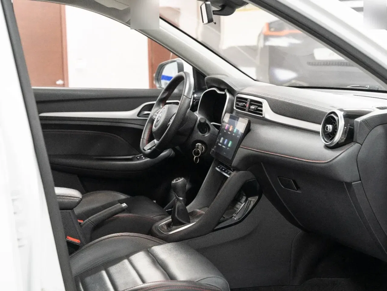 Mg ZS 1.5L 5MT Luxury foto 17