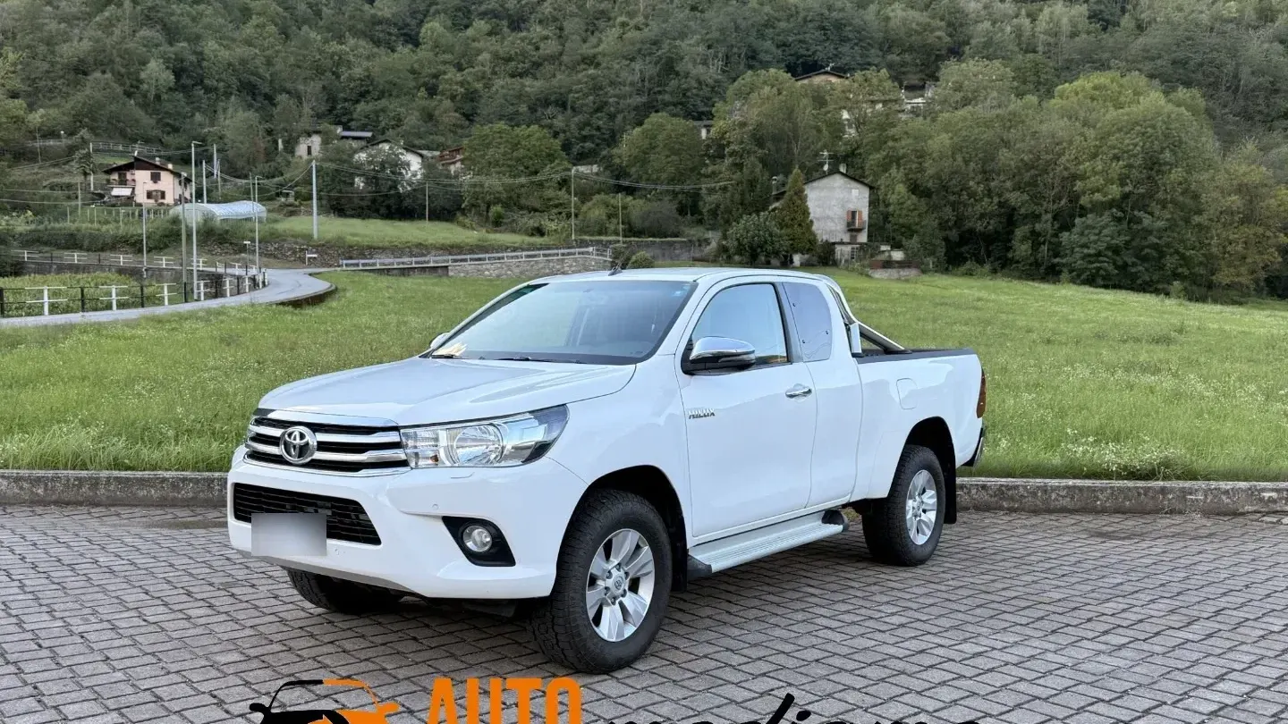 Toyota Hilux 2.4 D-4D 4WD 2p. EXTRA CAB CAMERA SENS PARK