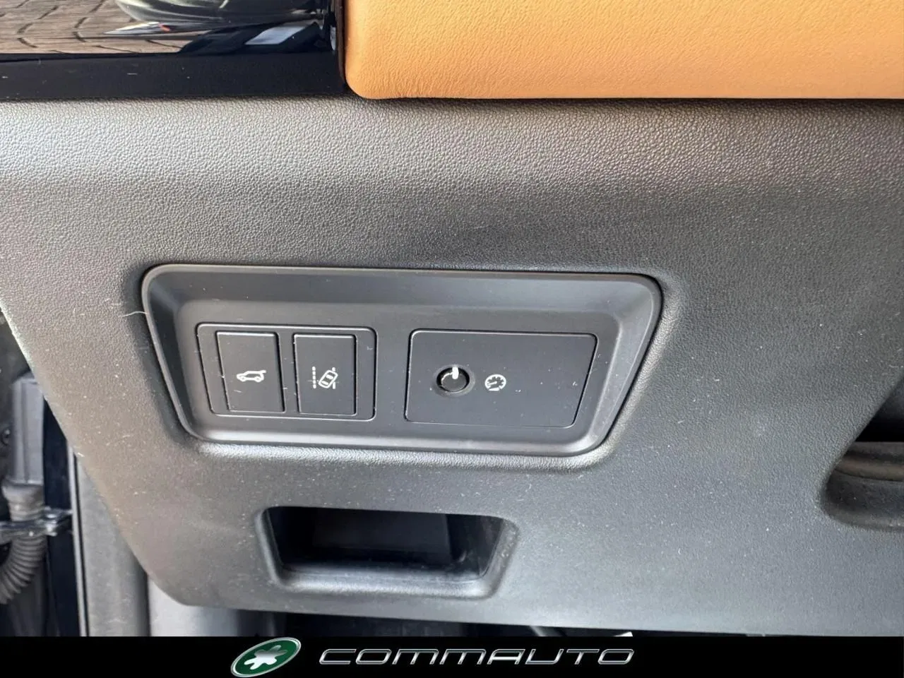 Land Rover Discovery 3.0 TD6 249 CV First Edition foto 20