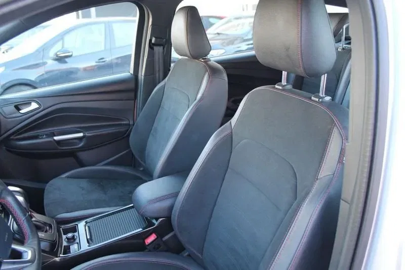 Ford Kuga 2.0 TDCI 150 CV S&S AWD ST-Line foto 8