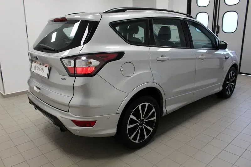 Ford Kuga 2.0 TDCI 150 CV S&S AWD ST-Line foto 4