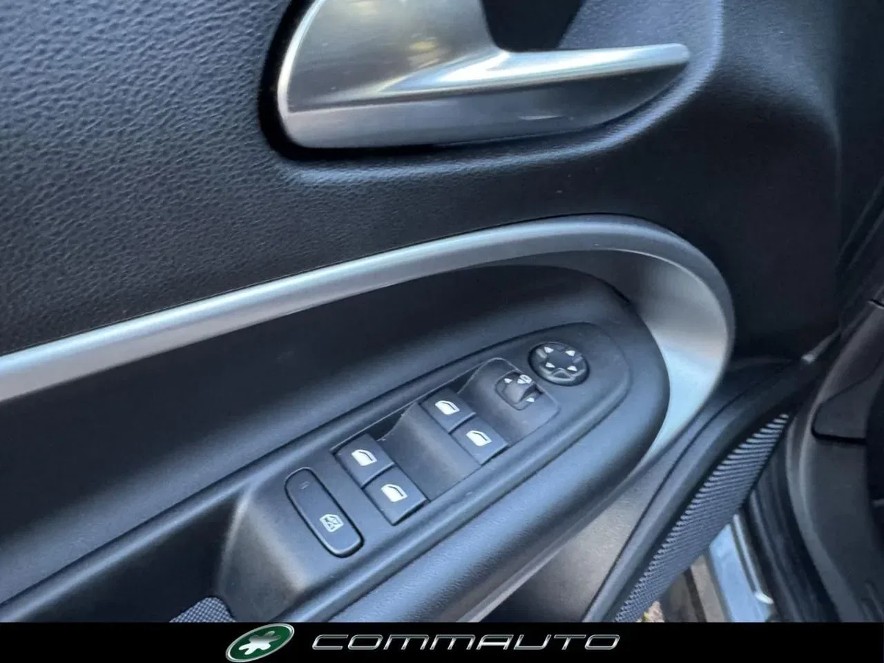 Jeep Avenger 1.2 Turbo 110 CV MHEV Summit foto 12
