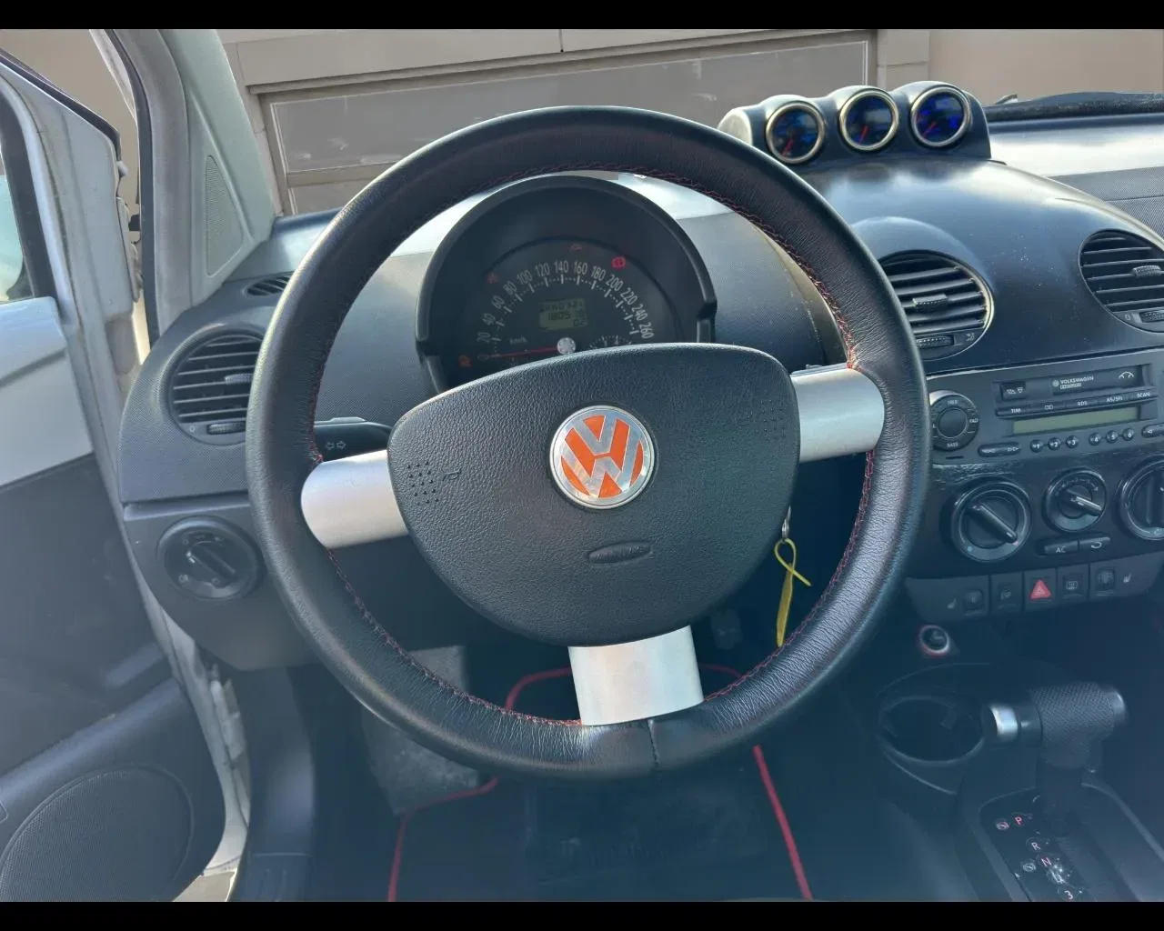 Volkswagen New Beetle 1.6 foto 10