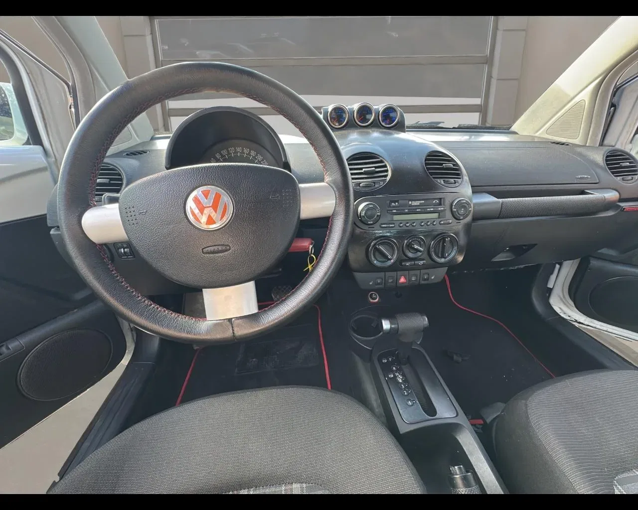 Volkswagen New Beetle 1.6 foto 9