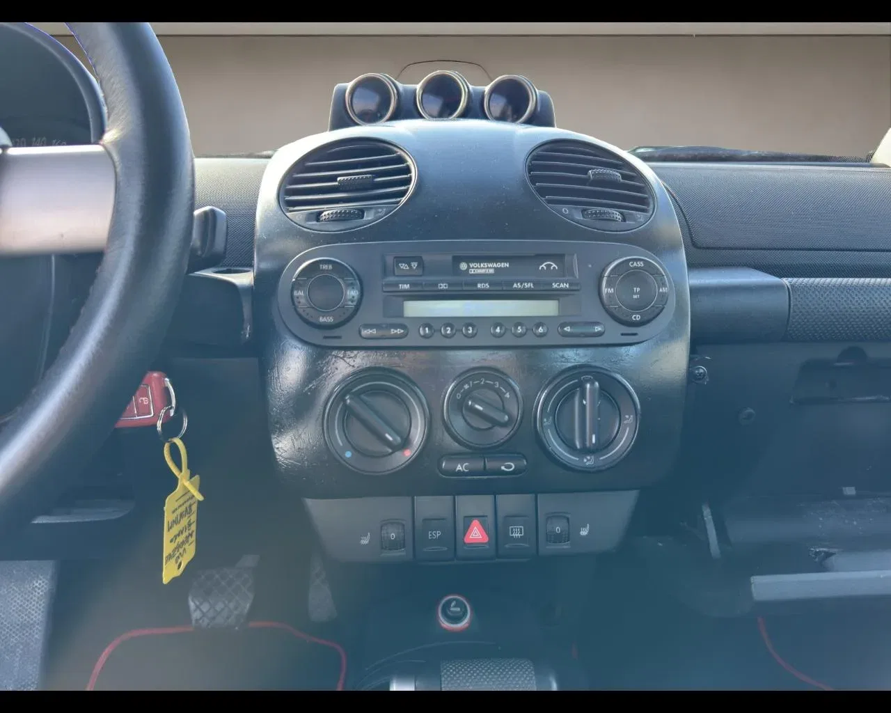 Volkswagen New Beetle 1.6 foto 13