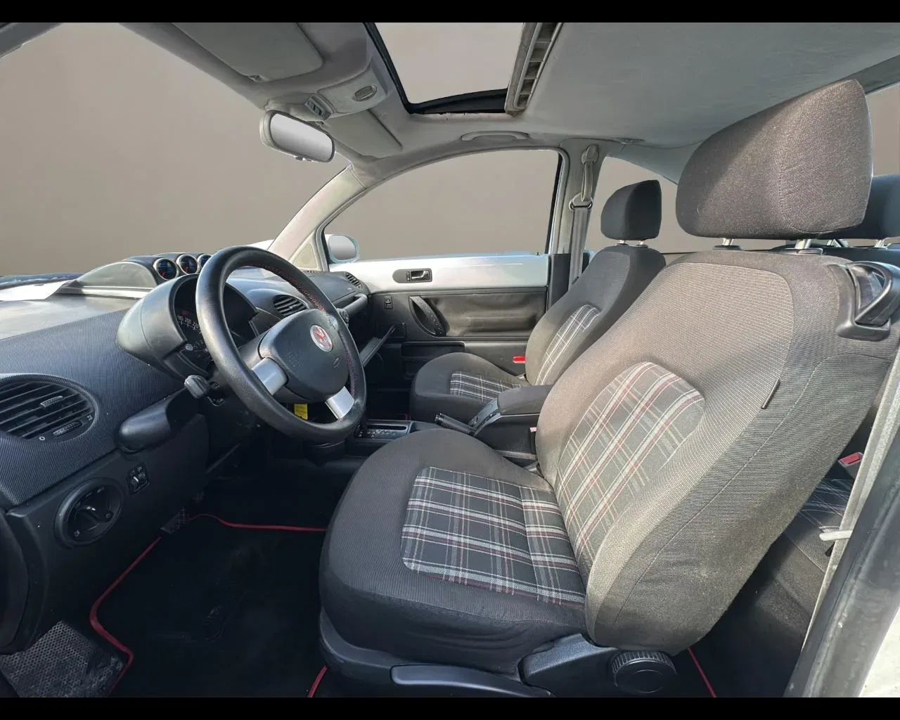 Volkswagen New Beetle 1.6 foto 8