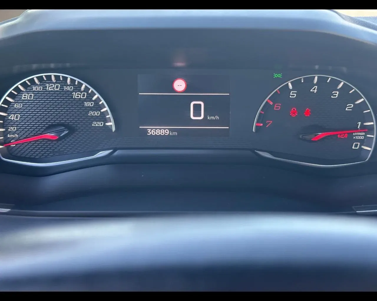 Peugeot 2008 PureTech 100 S&S Allure foto 17