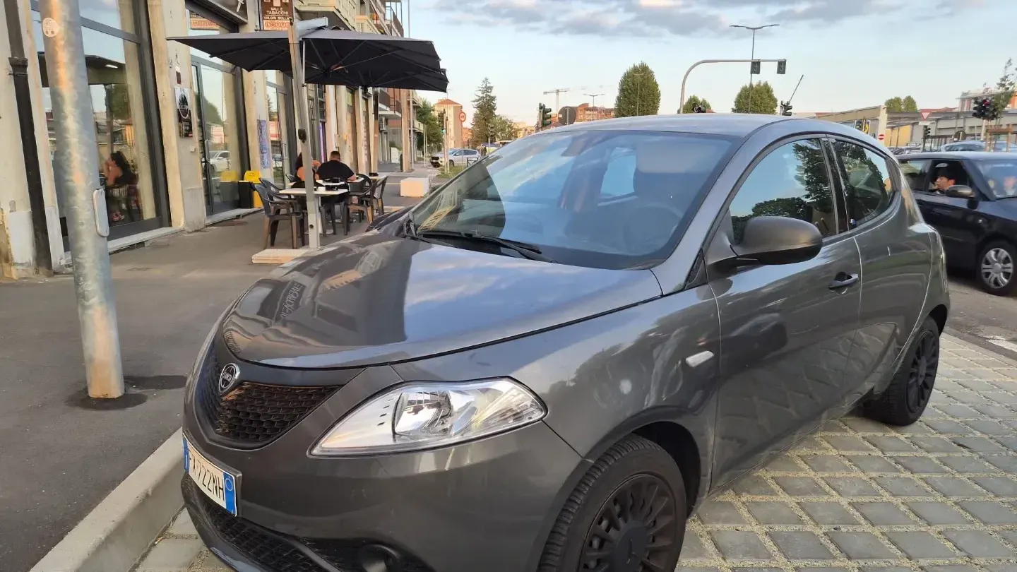 Lancia Ypsilon 1.2 69 CV 5p. Silver