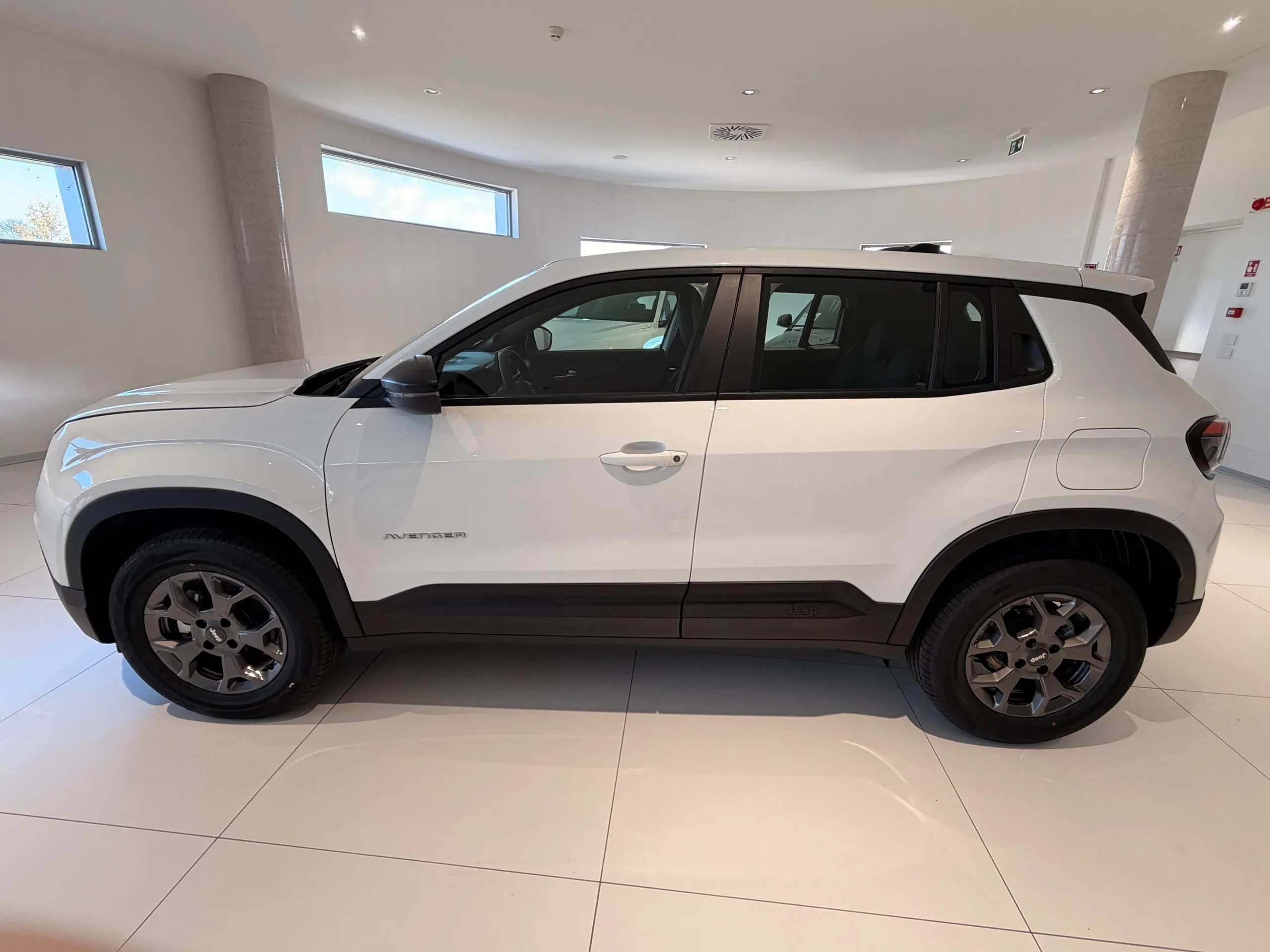 Jeep Avenger 1.2 turbo Longitude fwd 100cv Km.Zero Nazionale foto 4