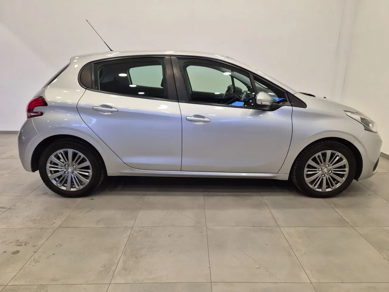Peugeot 208 1.2 puretech Active gpl 5P - NEOPATENTATI - Sens. Park. - Bluetooth foto 6