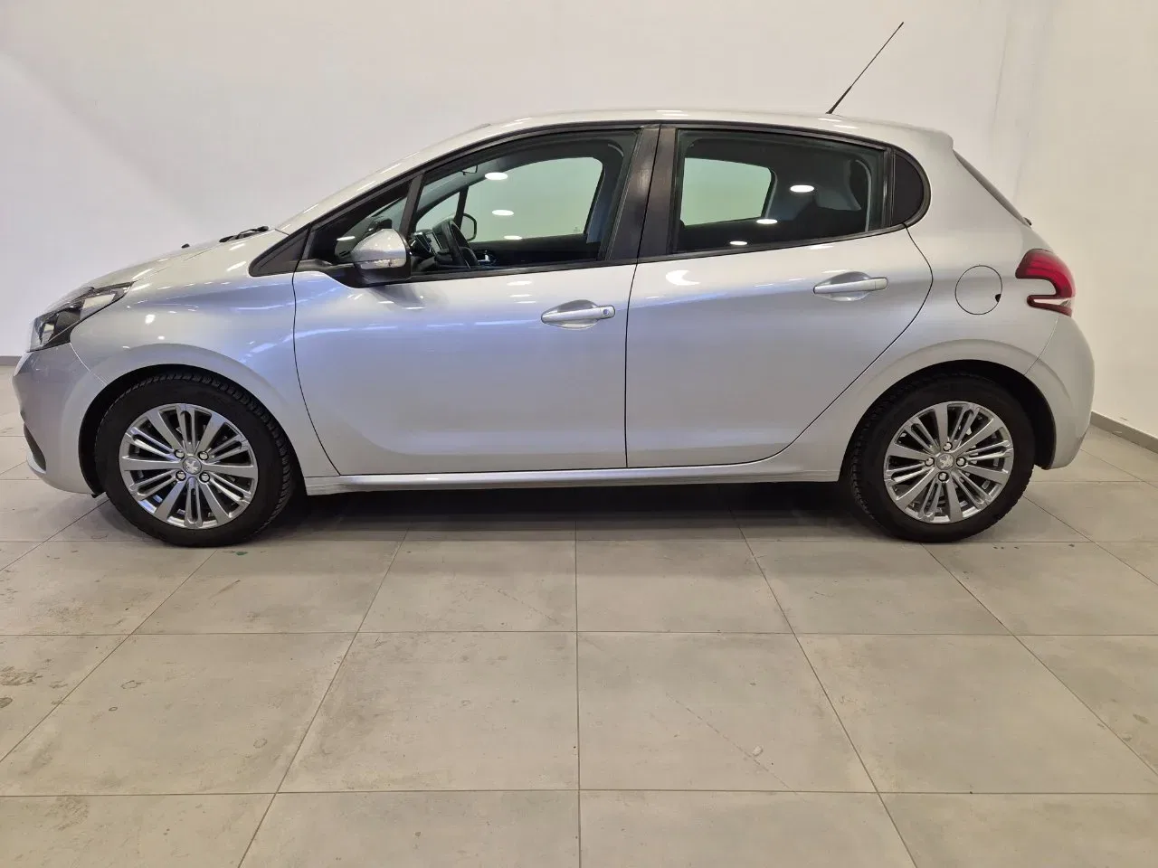 Peugeot 208 1.2 puretech Active gpl 5P - NEOPATENTATI - Sens. Park. - Bluetooth foto 3