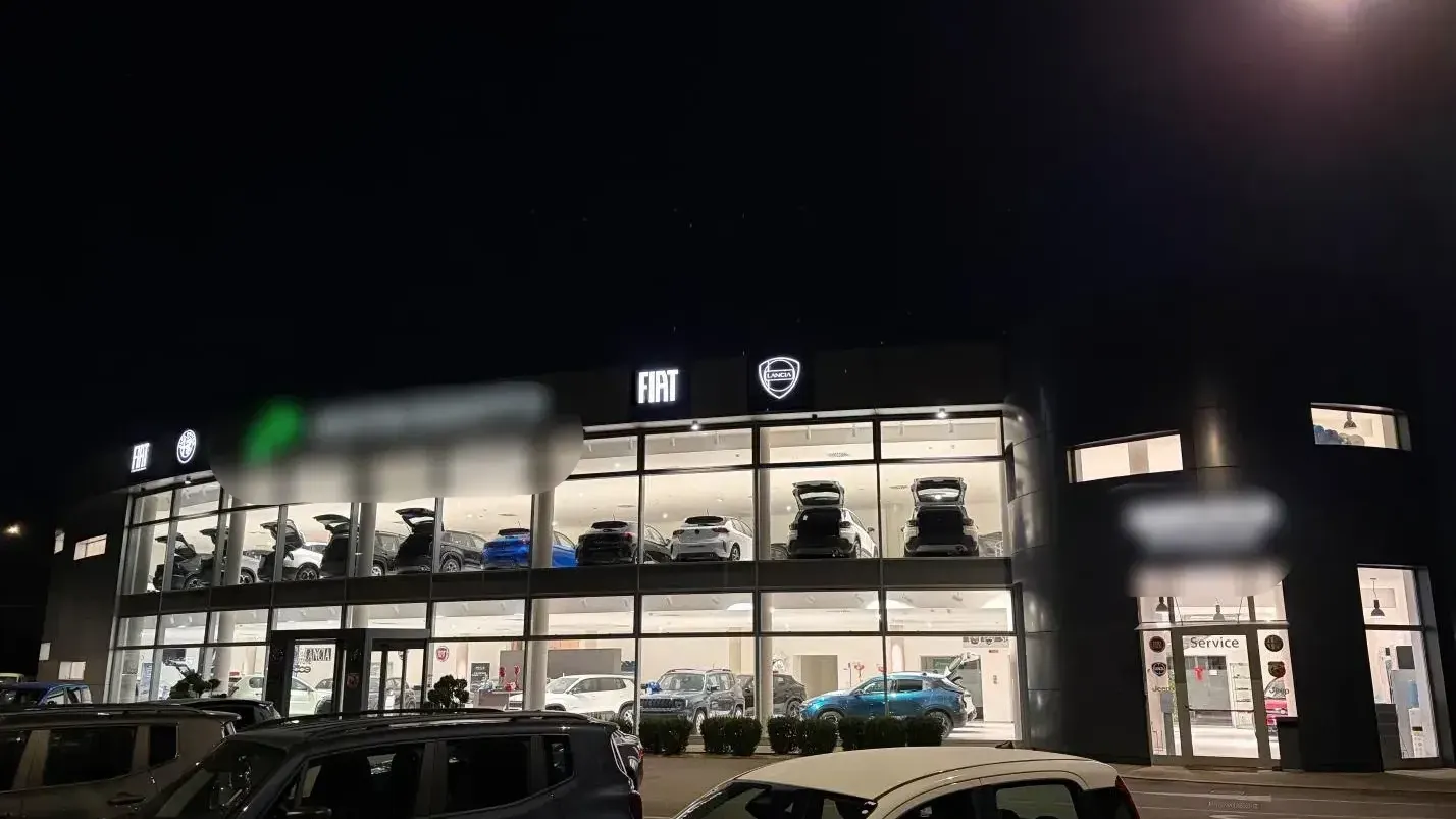 Jeep Avenger 1.2 turbo e-hybrid mhev Summit fwd 110cv edct6 KM0 NAZIONALE