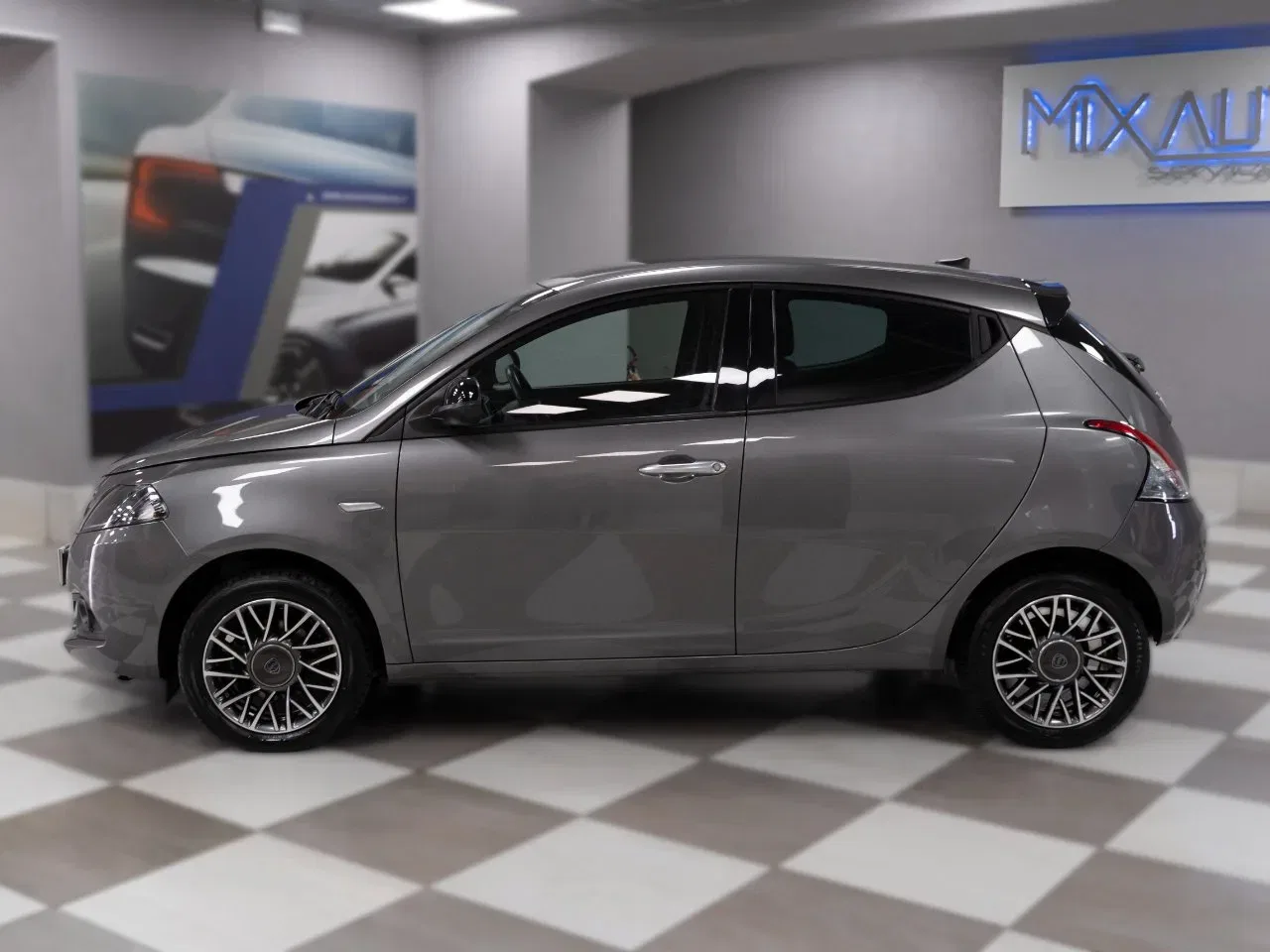 Lancia Ypsilon 1.0 Firefly Hybrid Gold Plus 70CV 5 Porte foto 3