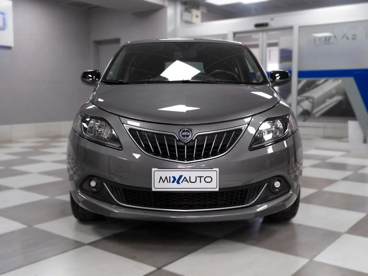 Lancia Ypsilon 1.0 Firefly Hybrid Gold Plus 70CV 5 Porte foto 2