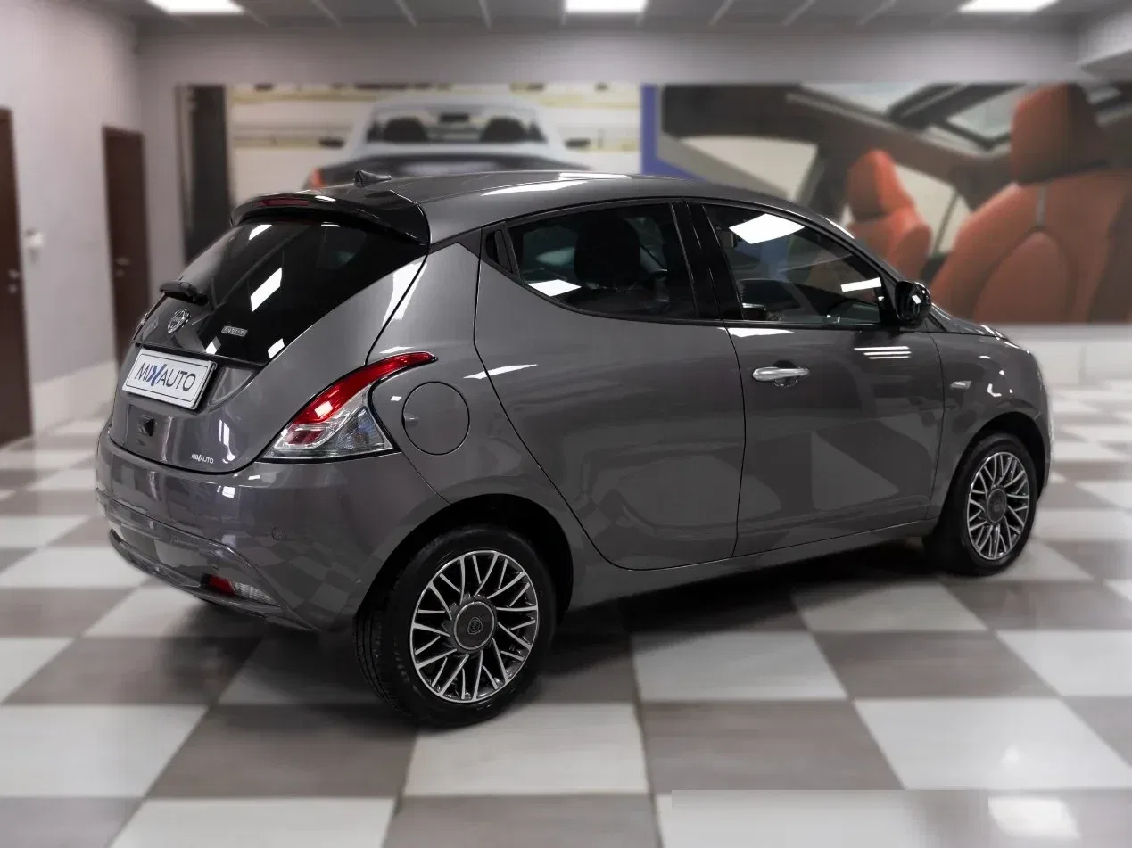 Lancia Ypsilon 1.0 Firefly Hybrid Gold Plus 70CV 5 Porte foto 5
