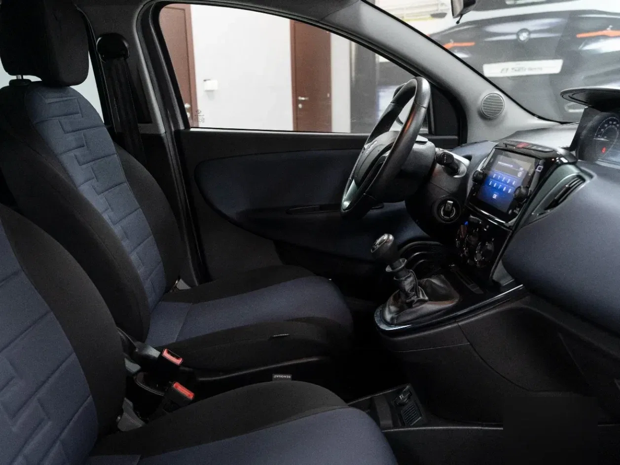 Lancia Ypsilon 1.0 Firefly Hybrid Gold Plus 70CV 5 Porte foto 14