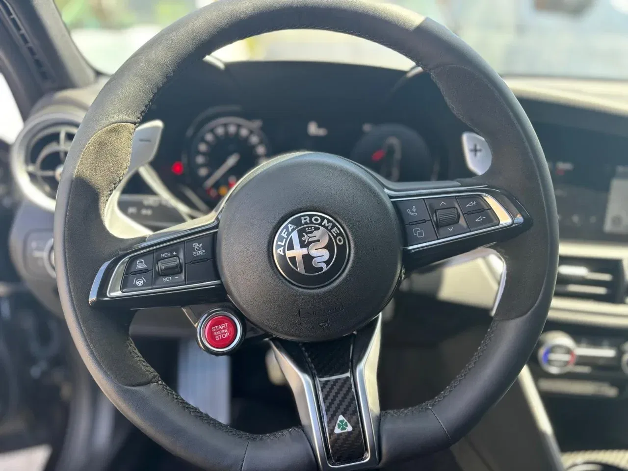 Alfa Romeo Giulia 2.9 V6 Quadrifoglio 520cv auto foto 9