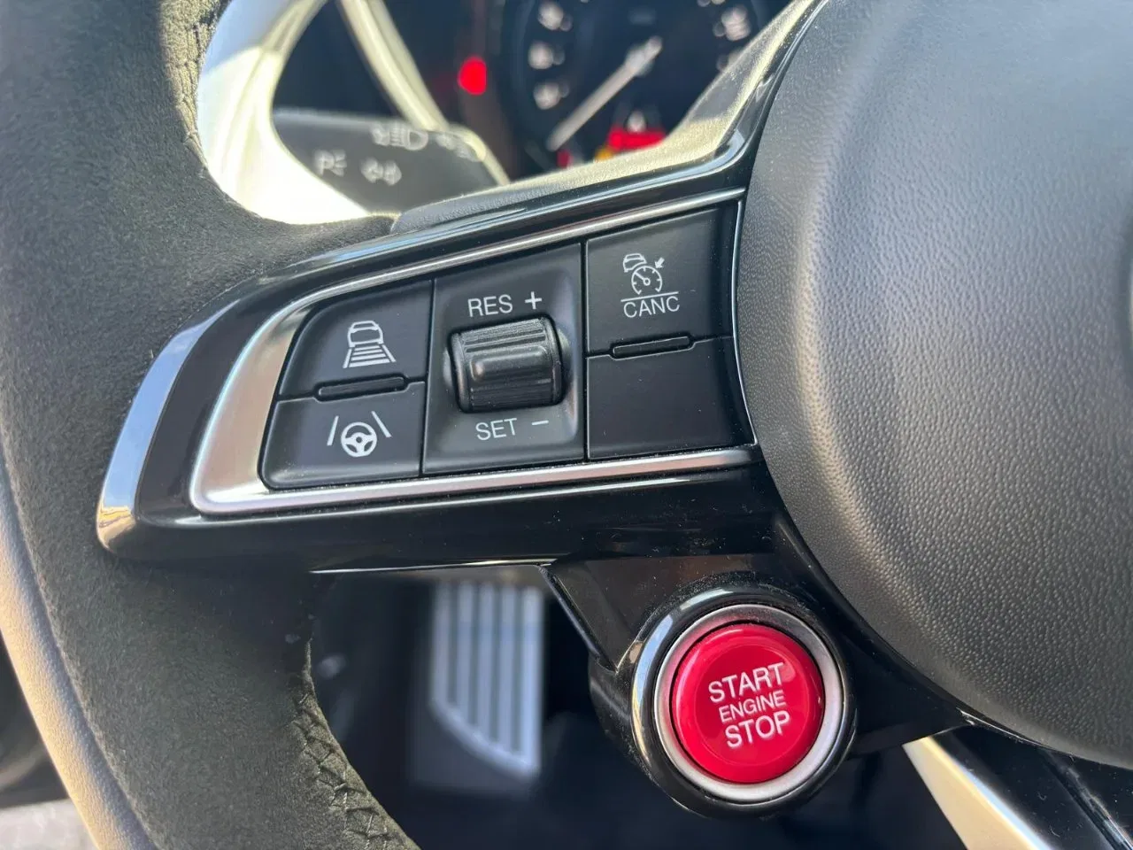 Alfa Romeo Giulia 2.9 V6 Quadrifoglio 520cv auto foto 24