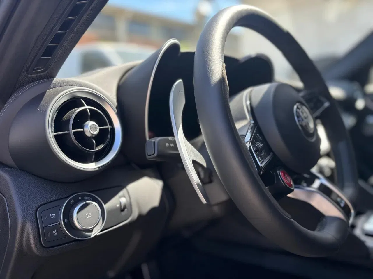 Alfa Romeo Giulia 2.9 V6 Quadrifoglio 520cv auto foto 34