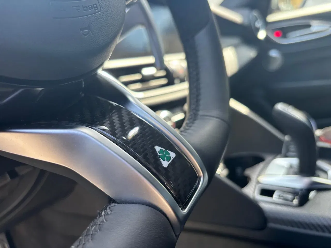 Alfa Romeo Giulia 2.9 V6 Quadrifoglio 520cv auto foto 33