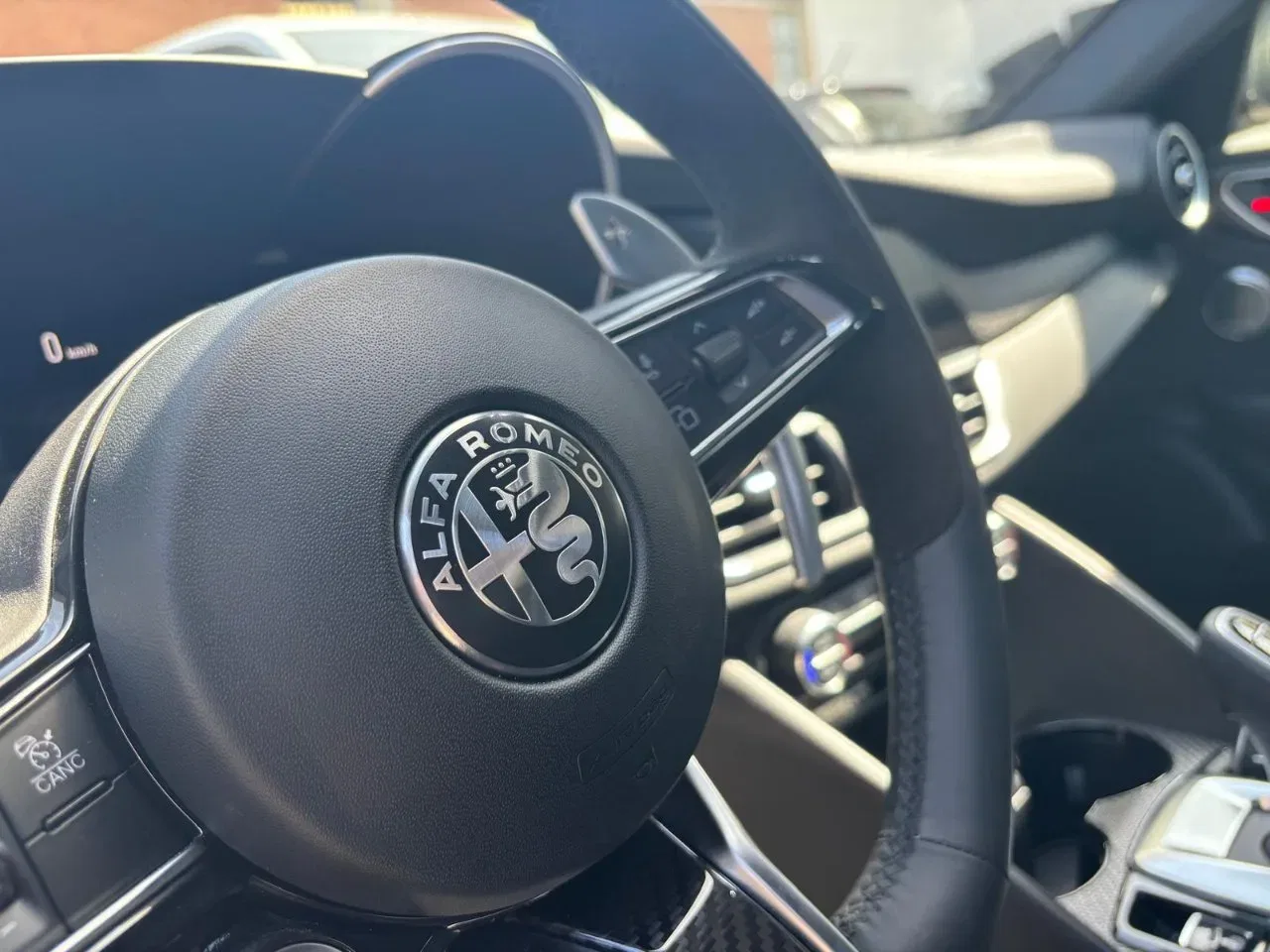 Alfa Romeo Giulia 2.9 V6 Quadrifoglio 520cv auto foto 35