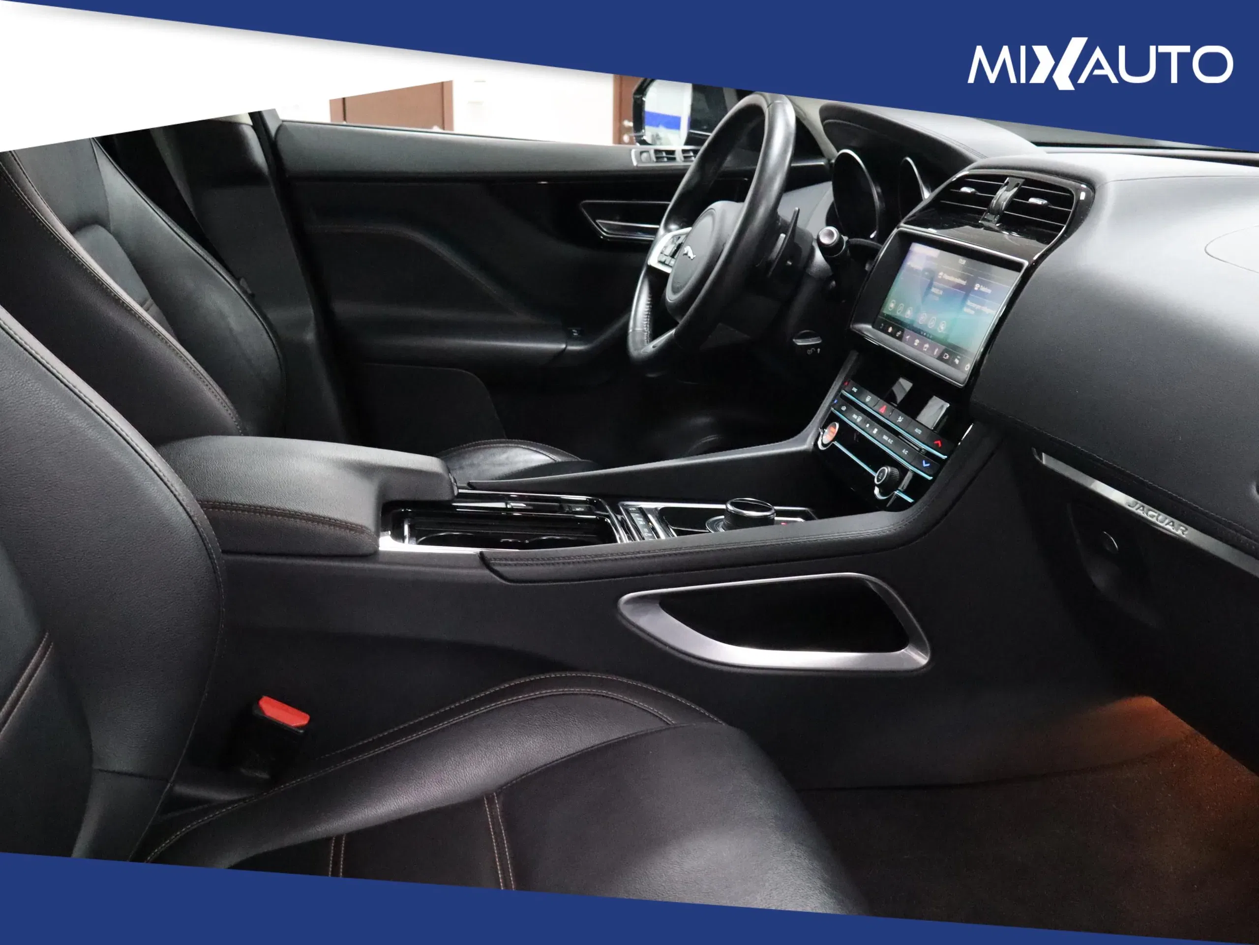 Jaguar F-Pace 2.0D I4 Pure AWD 180CV Auto foto 11