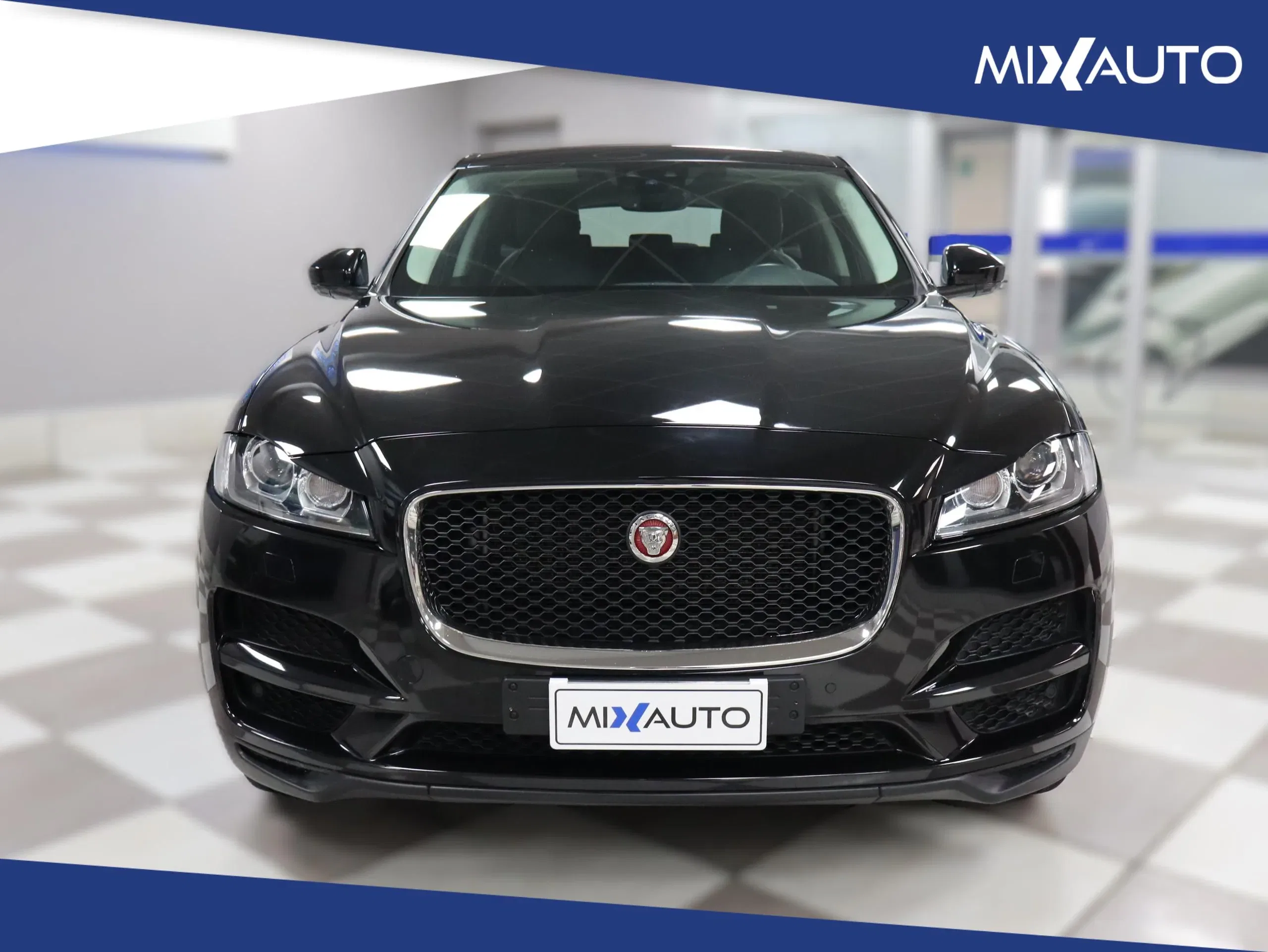 Jaguar F-Pace 2.0D I4 Pure AWD 180CV Auto foto 2