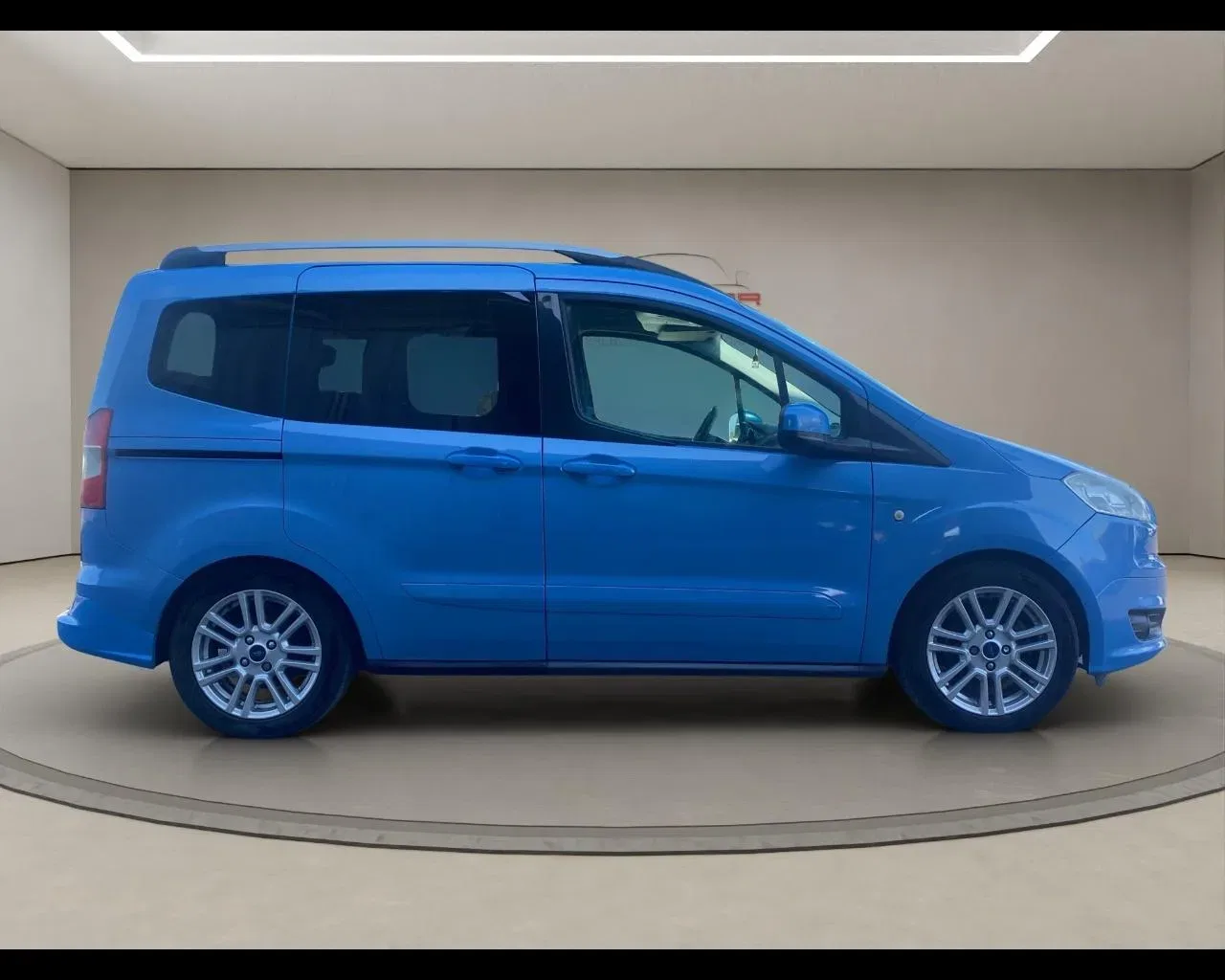 Ford Tourneo Courier 1.5 TDCI 75 CV Titanium foto 4
