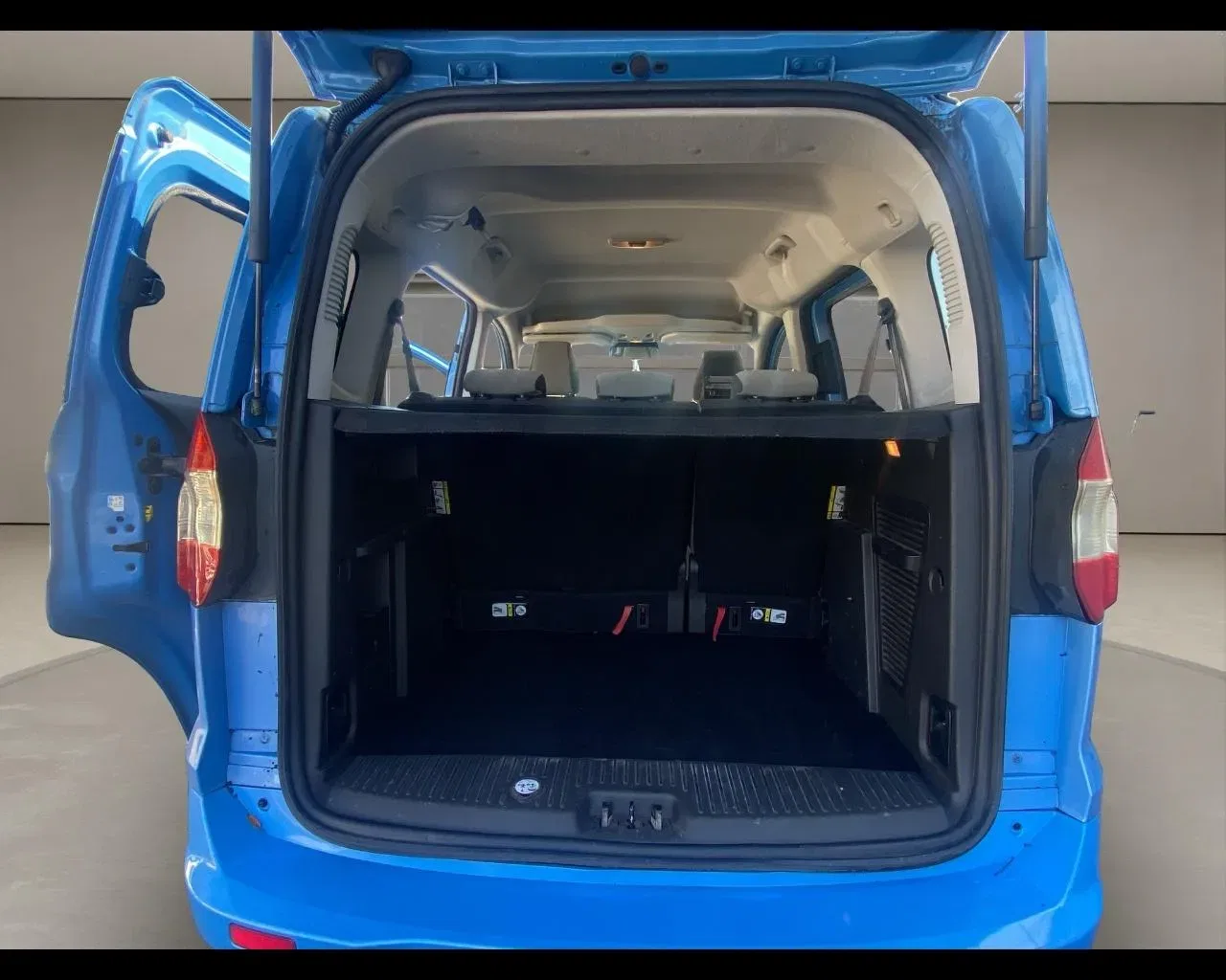Ford Tourneo Courier 1.5 TDCI 75 CV Titanium foto 18
