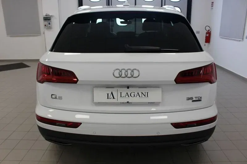 Audi Q5 35 TDI quattro S tronic Business Sport foto 5