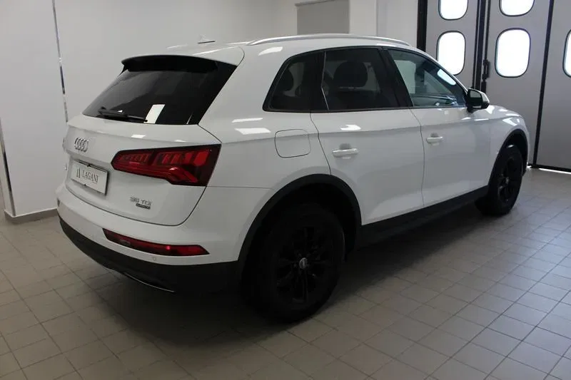 Audi Q5 35 TDI quattro S tronic Business Sport foto 4