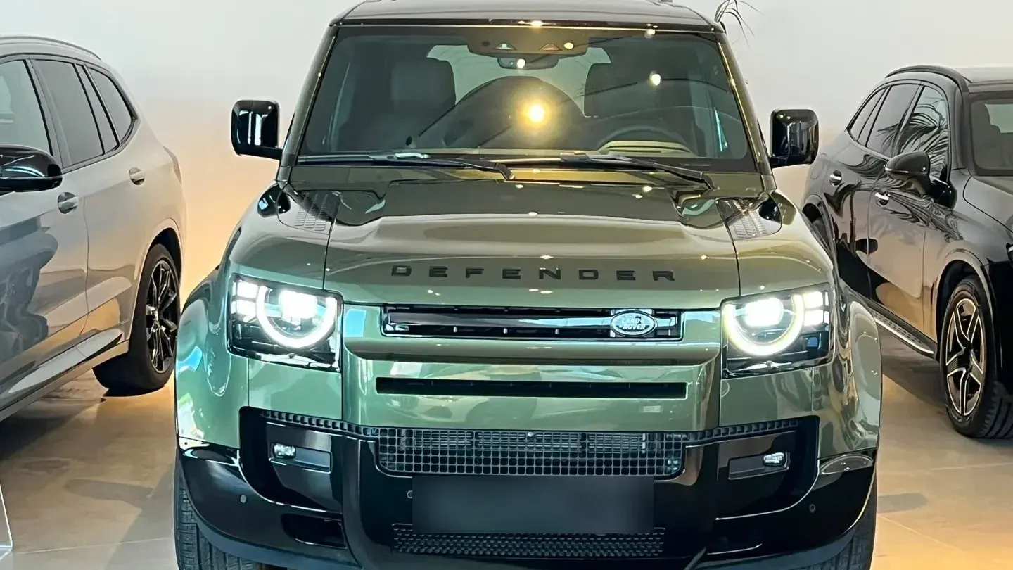 Land Rover Defender 110 3.0D I6 250 AWD X-Dyn.SE N1