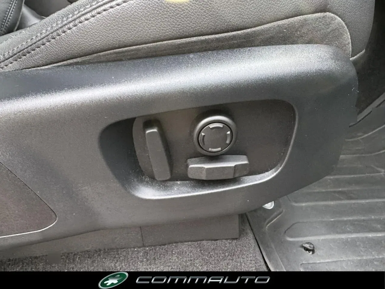Land Rover Discovery 3.0 SDV6 306 CV HSE foto 31