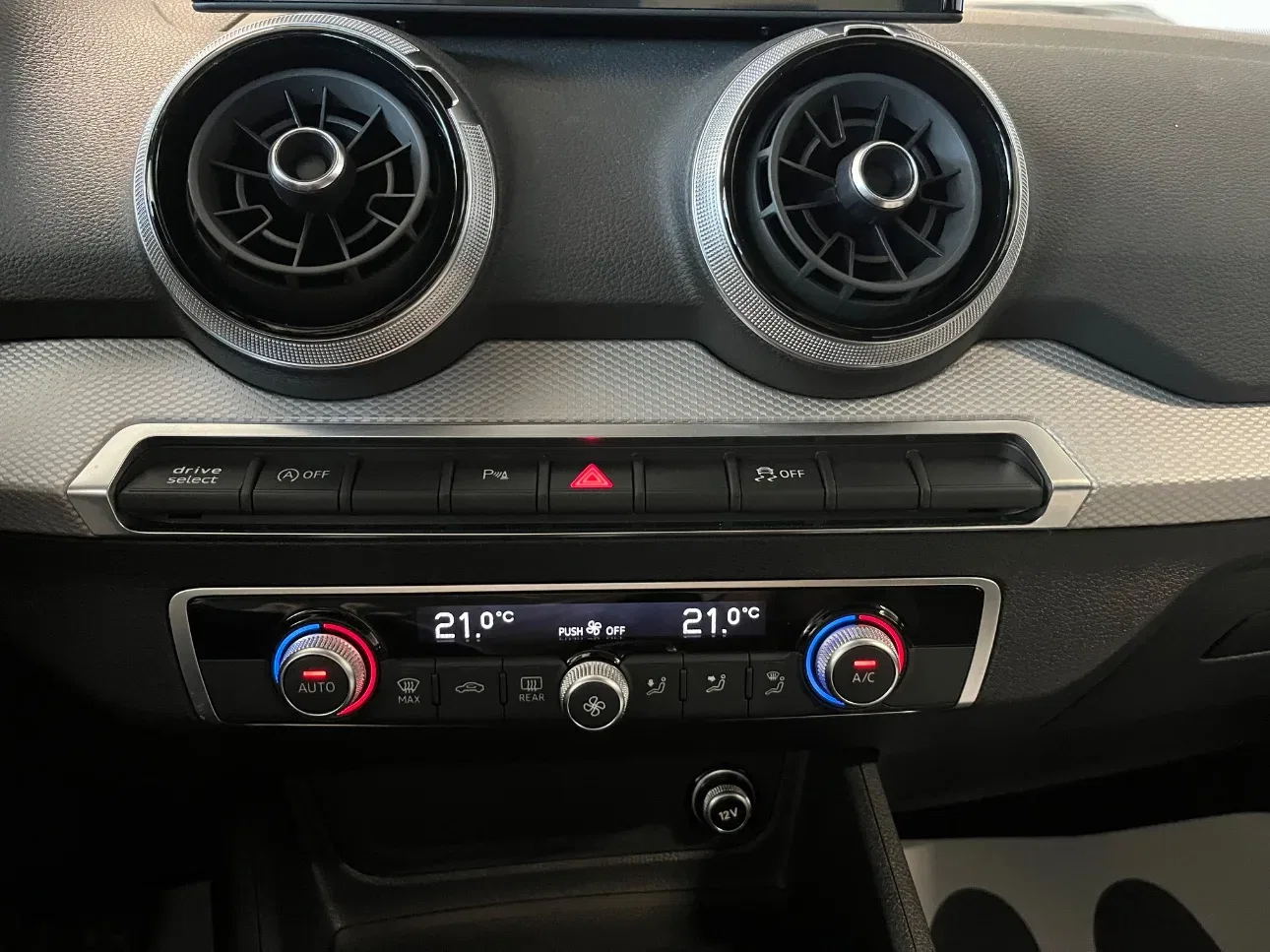 Audi Q2 30 2.0 tdi S line edition foto 23